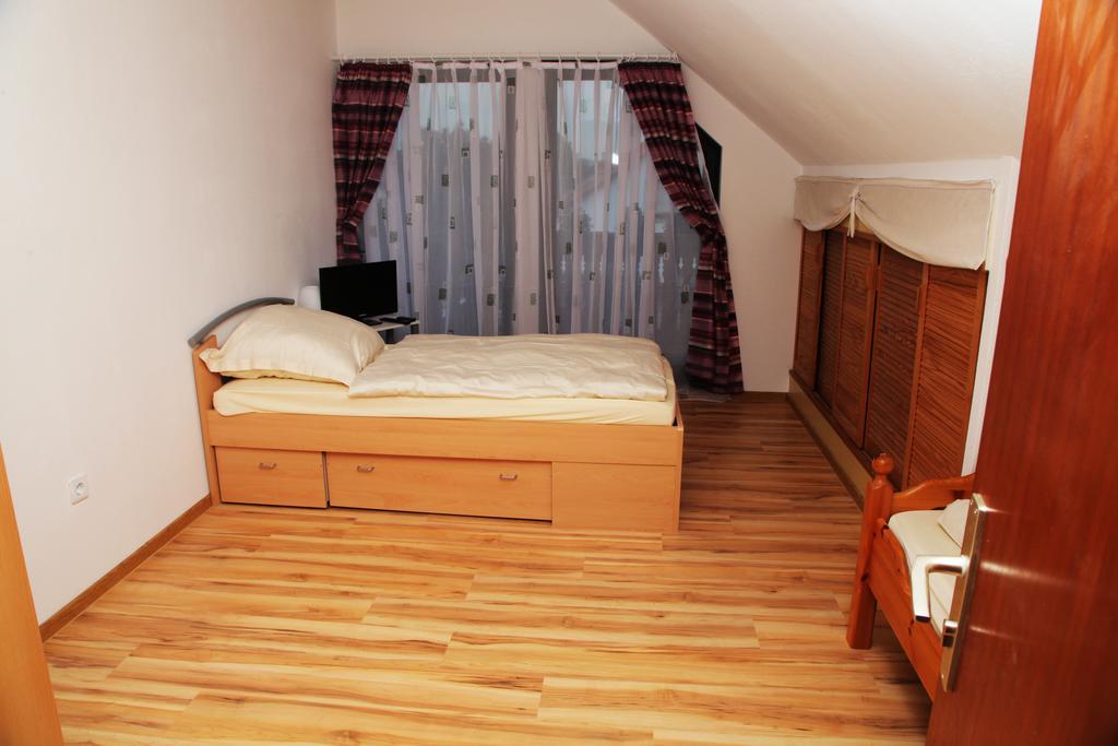 Pension Haus Kassel Fuldatal Bagian luar foto